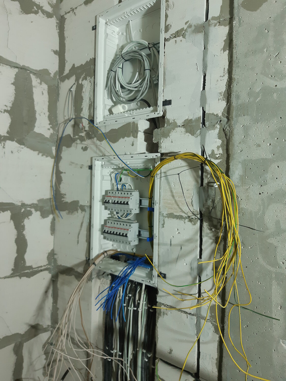 слаботочный щит, слаботочка в квартире, монтаж электропроводки, электромонтажные работы, слаботочные сети