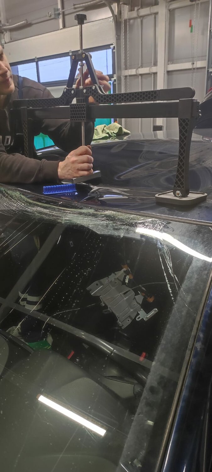 автостекло, восстановление лобового стекла, бронированные стекла для автомобиля, скол на лобовом стекле, монтаж лобового стекла