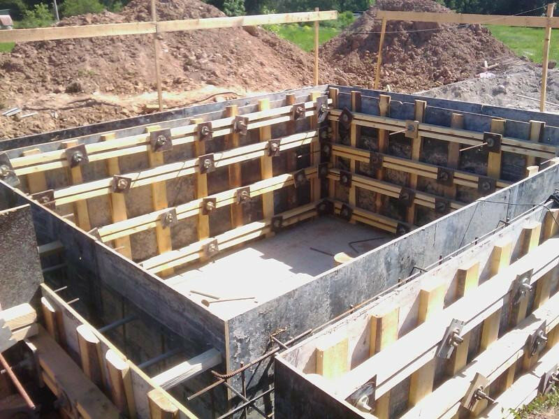 опалубка для монолитного строительства, цоколь монолит опалубка, монолитный фундамент, опалубка, опалубка монолит бетон цокольный этаж