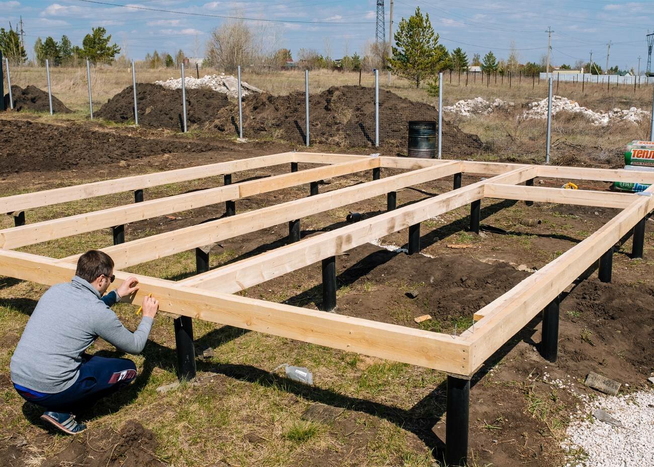 фундамент на винтовых сваях, фундамент из свай, фундамент на жб сваях, обвязка свайного фундамента, обвязка свай брусом