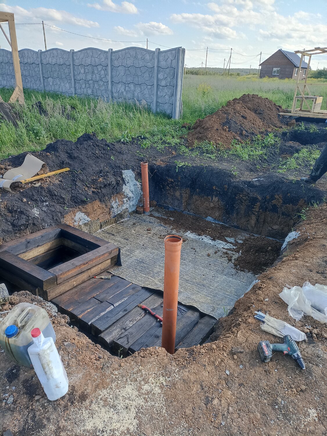 септик, монтаж септика, выгребная яма, установка септика, септик для дома