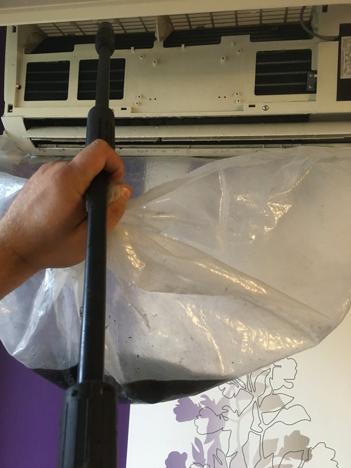 установленный кондиционер, кондиционер, кондиционеры сплит системы, чистка кондиционера, кондиционер дома