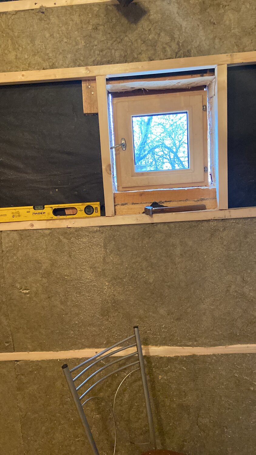 утепление каркасных стен, утепление стен, пароизоляция в каркасном доме, установка окон в каркасном доме, окна в каркасном доме