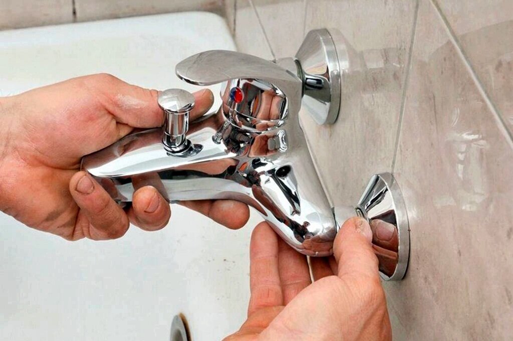 установка смесителя, монтаж смесителя, замена смесителя, установка смесителя в ванной, замена смесителя в ванной