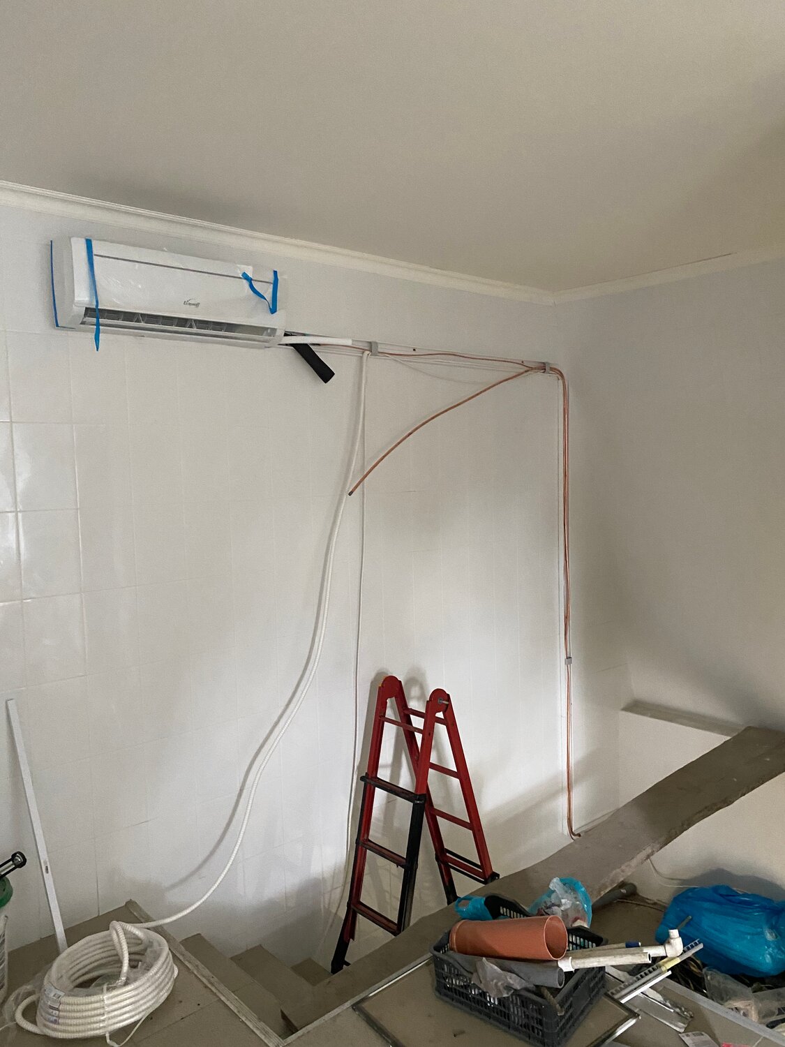 монтаж кондиционера, кондиционер без штробления стен, кондиционер, штроба для кондиционера, установка кондиционера