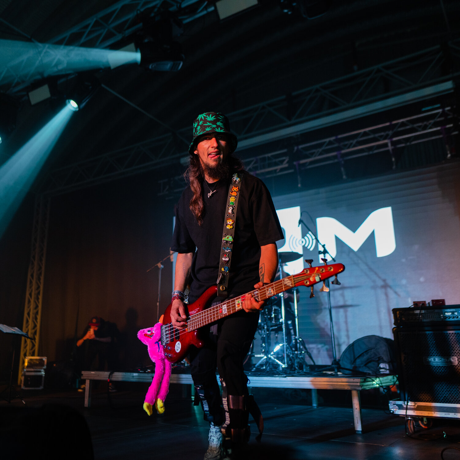 слэш гитарист guns n roses, группа маврин, slash гитарист, ac dc похороны, реджинальд «филди» арвизу