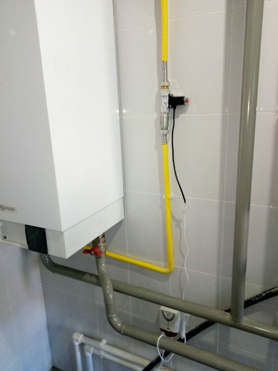 газовый котел бош 6000 обвязка воды, buderus logamax u072 обвязка, монтаж котла отопления риннай, газовый котел бош 2000 w подводка труб, отвод газовой трубы