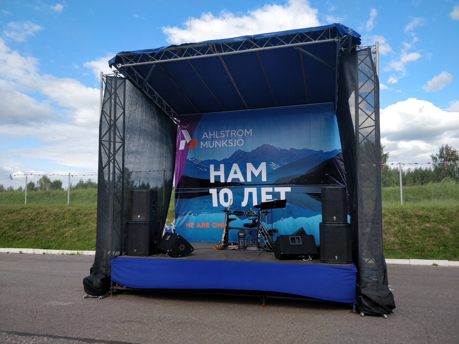 тент для сцены, сцена, выездная сцена, тент, сцена в поле