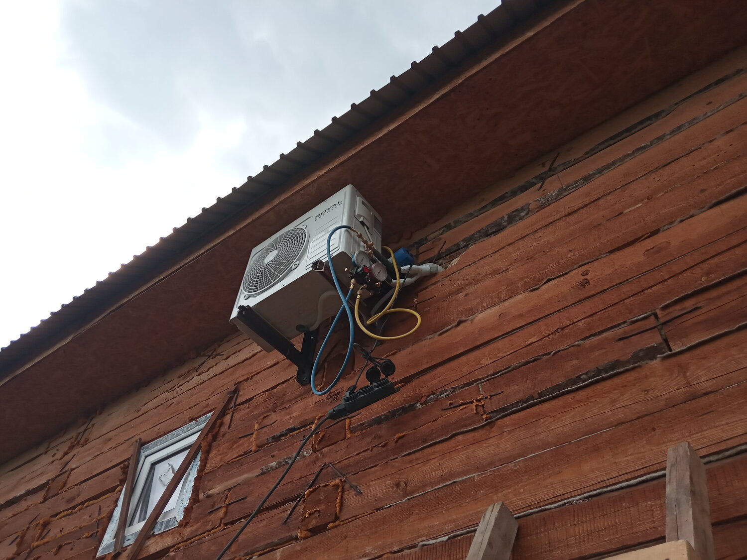 антенна для интернета в частный дом, спутниковая тарелка на доме, необычные спутниковые антенны, спутниковая антенна, антенны "трикалор тв" на домах