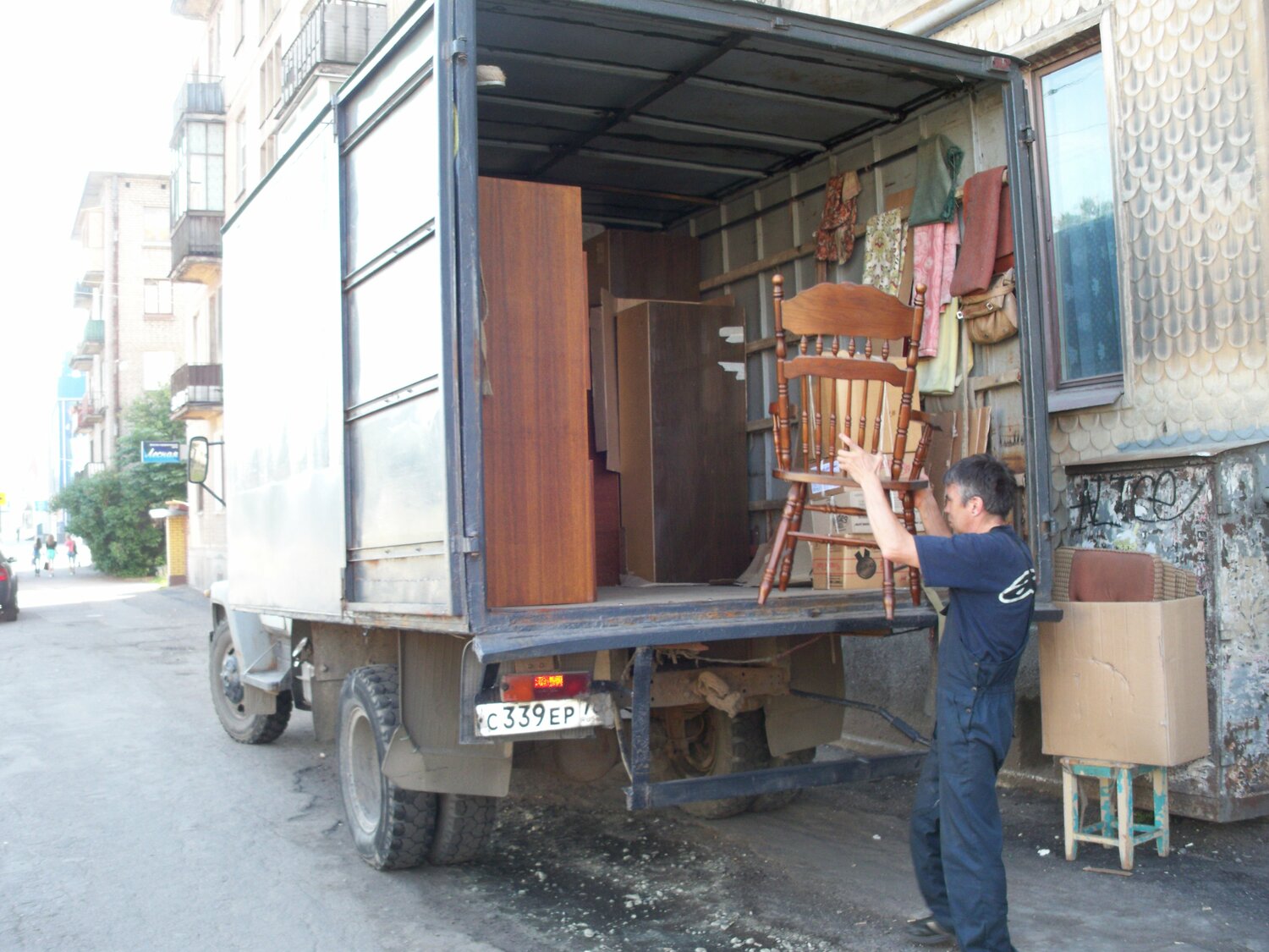 грузчик, газель грузчики, грузовик с грузчиками на печать, грузоперевозки, газель 2 грузчика