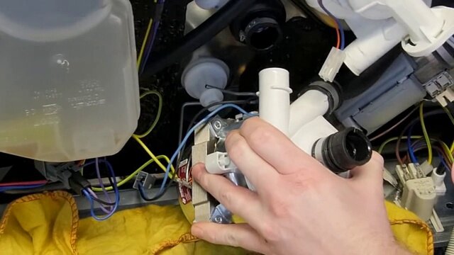 Ремонт посудомоечных машин в Жигулёвске: 94 мастера по ремонту посудомоечных маш