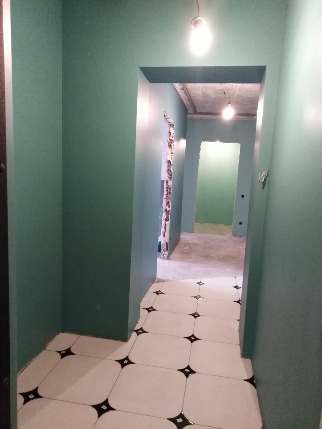коридор, квартира, напольная плитка в коридор, плитка в маленькой прихожей, пол
