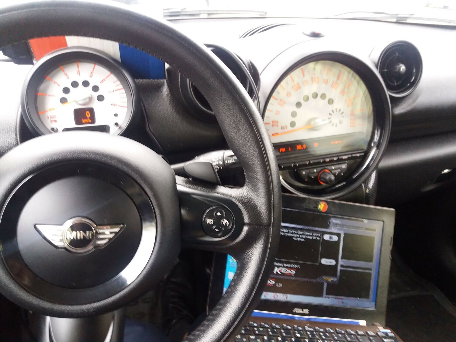 авто, автомобиль, приборка мини купер, за рулем мини купера, MINI Countryman