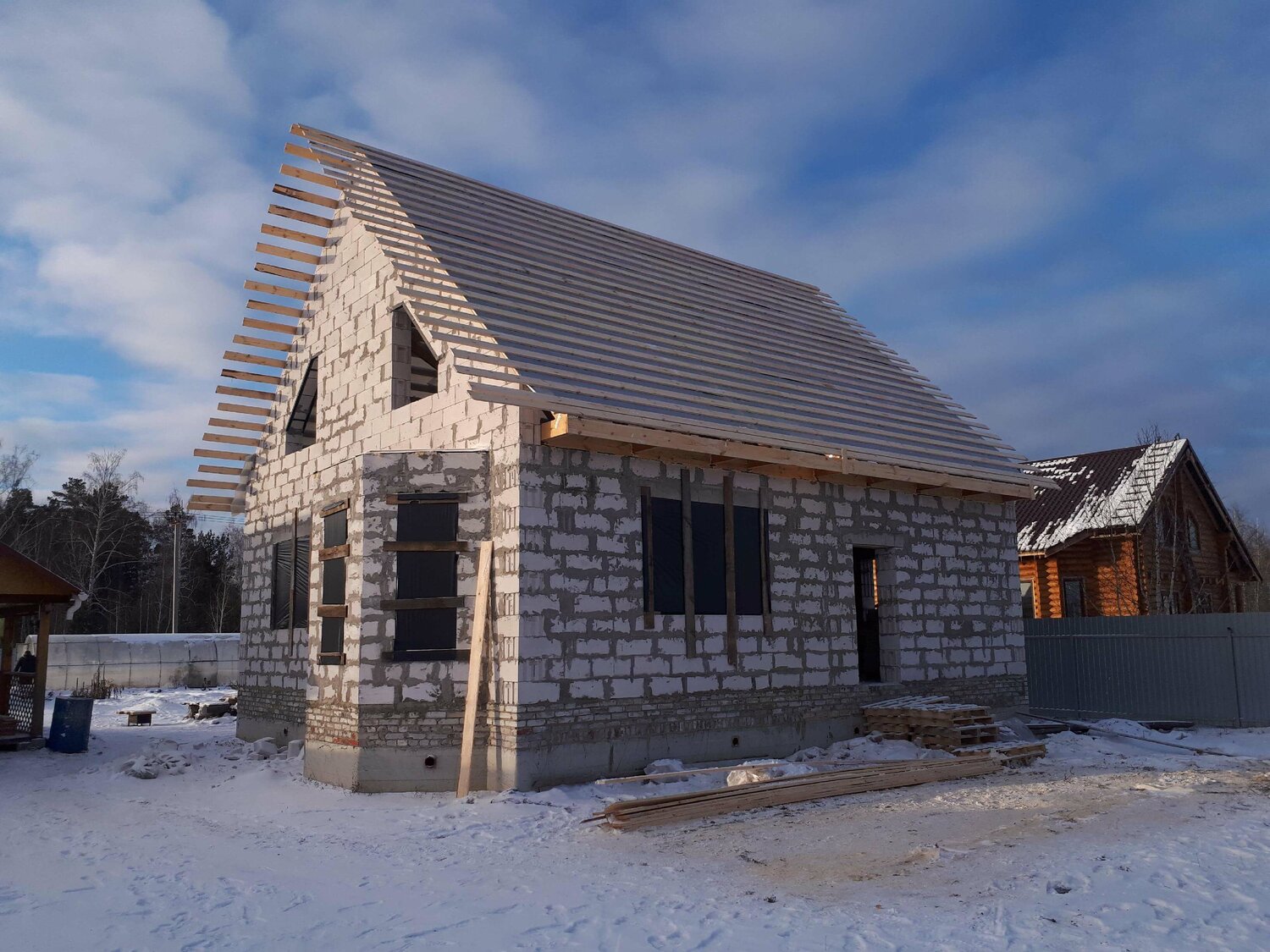 строительство загородного дома, дом газобетон, загородный дом из газобетона, крыша для дома из пеноблоков, дом