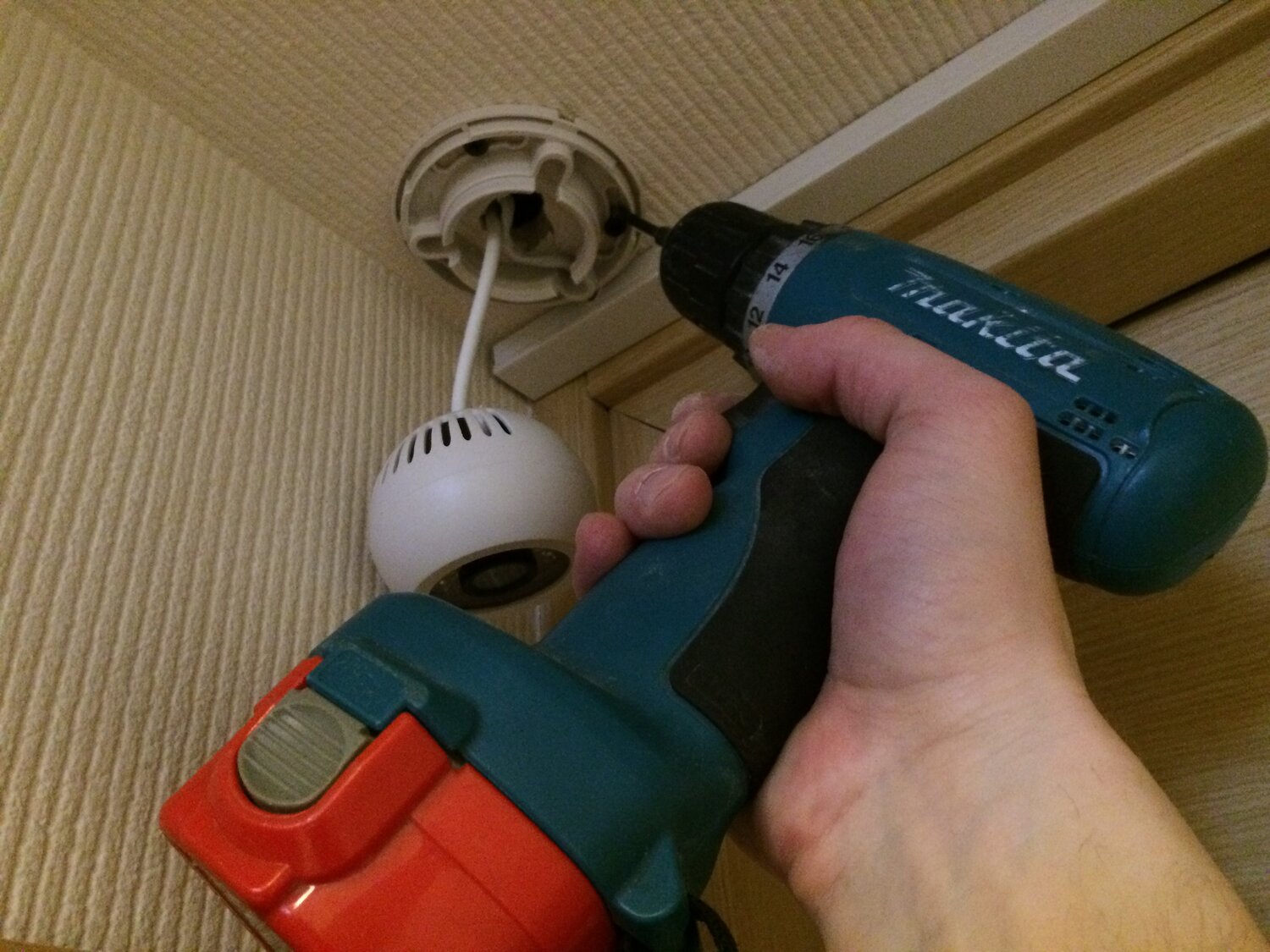 дрель шуруповерт, дрель шуруповерт black decker bdcdd12, насадки для стен под проводку, ударная аккумуляторная дрель-шуруповерт makita 8391dwpe 42 н·м, шуруповёрт