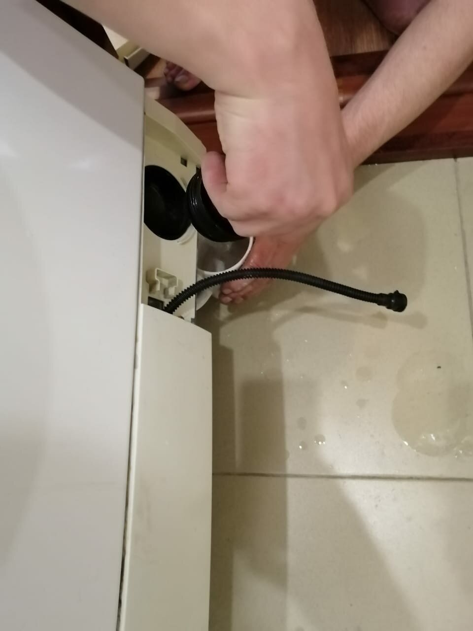 беко стиральная машинка подключения воды, стиральная машина haier hwd80-b14686 транспортировочные винты, транспортировочные болты на стиральной whirlpool, стиральная машина, монтаж