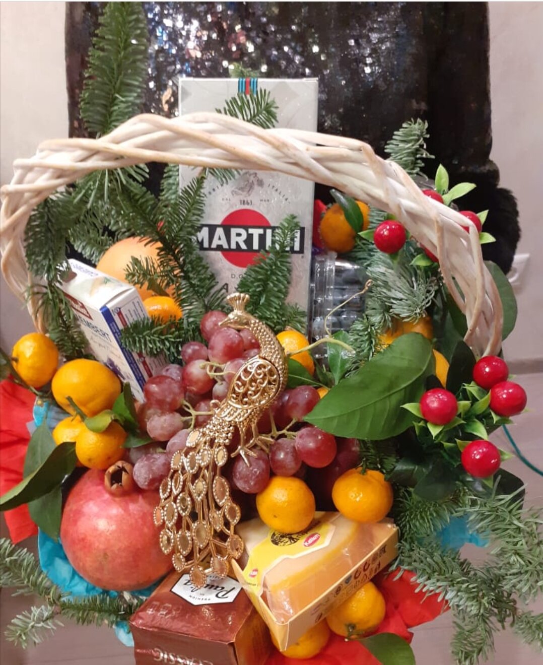новогодняя фруктовая корзина, новогодняя корзина с мандаринами, корзина с мандаринами на новый год в подарок, новогодние корзины подарочные с фруктами, новогодняя корзинка с фруктами
