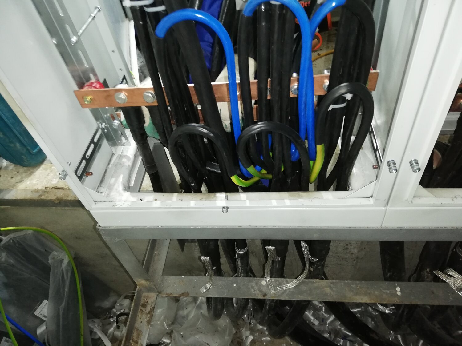 оборудование, майнинг, кабельная, майнинг ферма 1060 6gb, расключение силового кабеля в шкафу