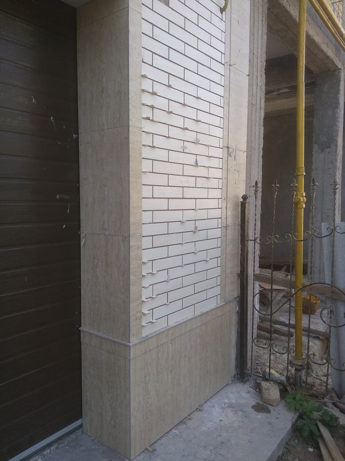 отделка стен из силикатных блоков, венецианский кирпич на балконе, облицовочный кирпич, кирпич, облицовочный камень