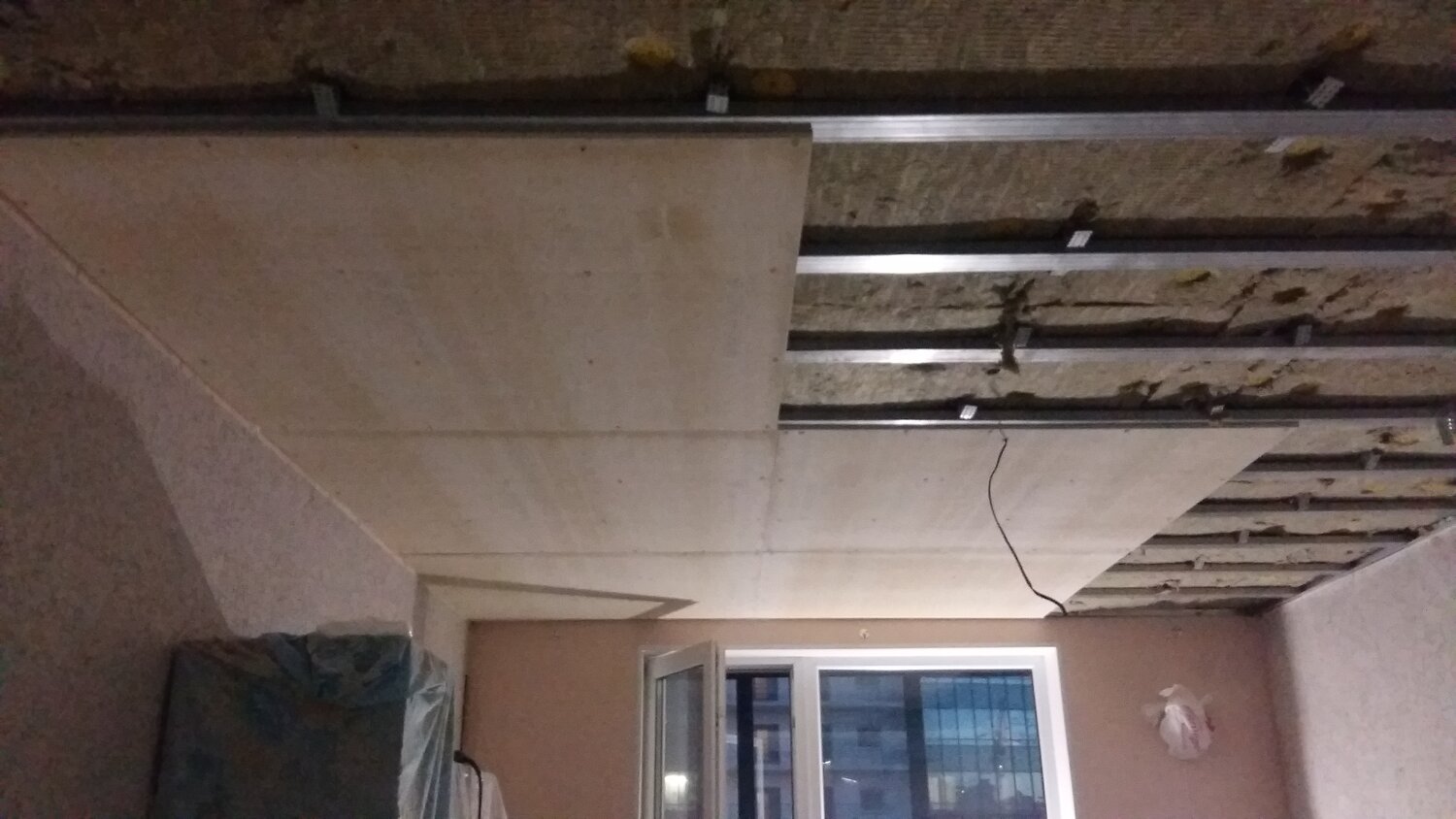 шумоизоляция потолка в панельном доме, шумоизоляция потолка в квартире, потолок, потолок в каркасном гараже, двухуровневые гипсокартонные потолки обрешетка
