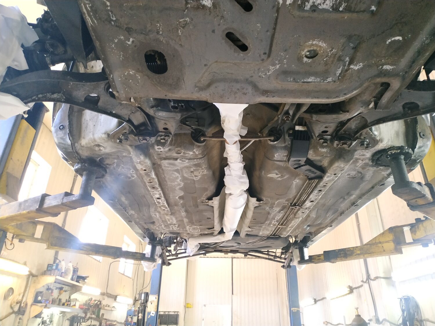 днище mitsubishi asx, audi a4 2001 выхлопная система вид под днищем, броня на днище автомобиля, форд фокус 2 хэтчбек днище, митсубиси лансер 9 днище