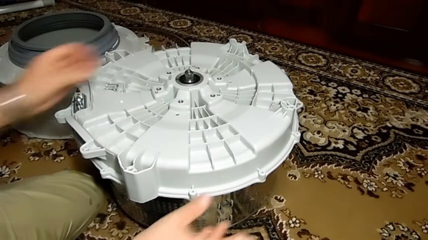 полубак lg ajq69410401, полубак для стиральной машины атлант 730112604000, бак стиральной машинки indesit 8108l, распил барабана стиральной машины indesit, ajq69410401 полубак
