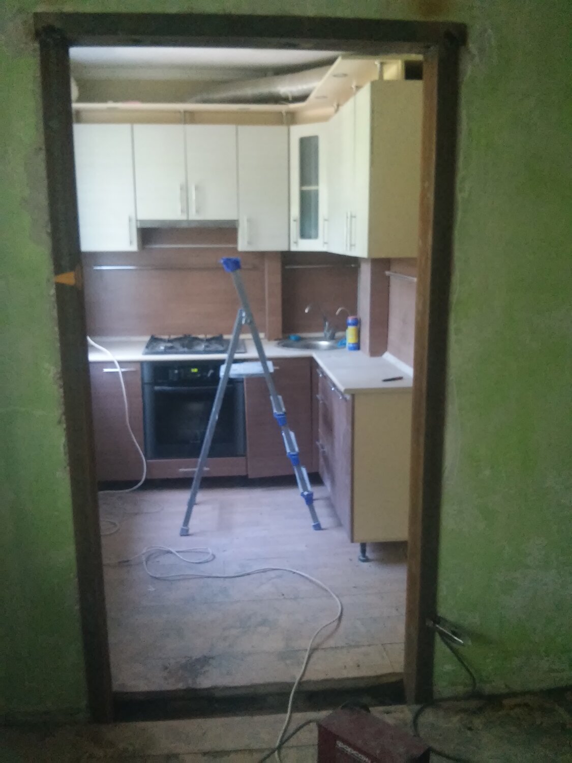 кухня во время ремонта, кухня с пристройкой в квартире, kitchen cabinet, дверной проем в несущей стене, перенос дверного проема