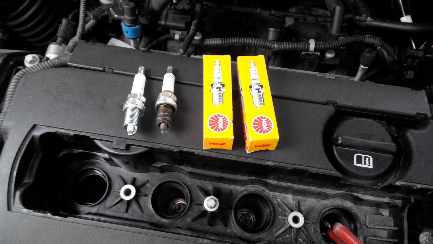 ngk свечи, ngk zfr6kix11ps, свечи киа рио 3 1.6 ngk, шевроле круз 1,6 крышка свечей, опель астра 2000 года свечи зажигания