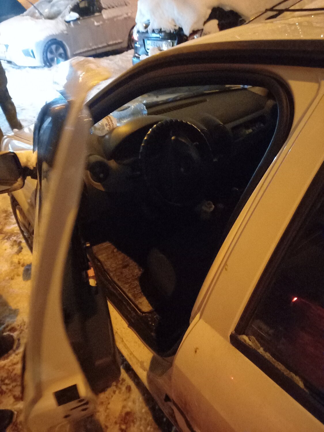 автомобиль, авто, приора, стрельба авто, угон автомобиля