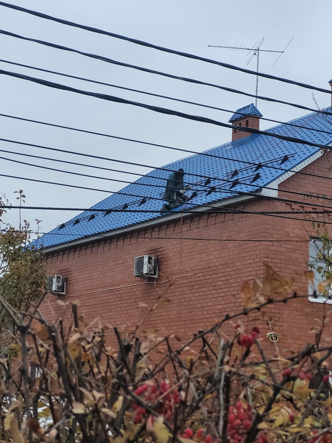 на крыше, дом, крыша дома, дом дача, кровли