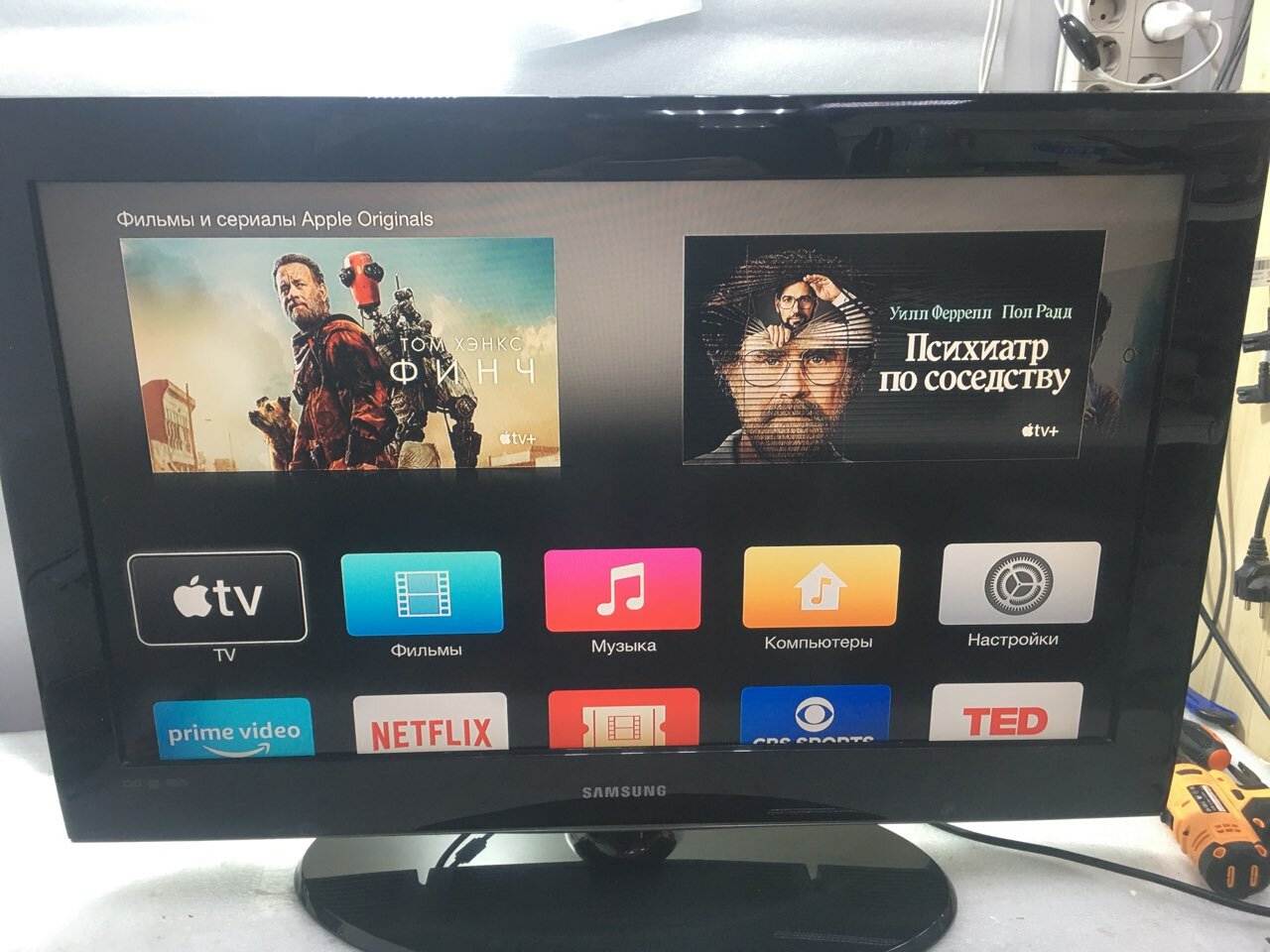смарт тв, приложение кинопоиск на apple tv, телевизор, экранный телевизор apple tv, с телефона на телевизор apple tv