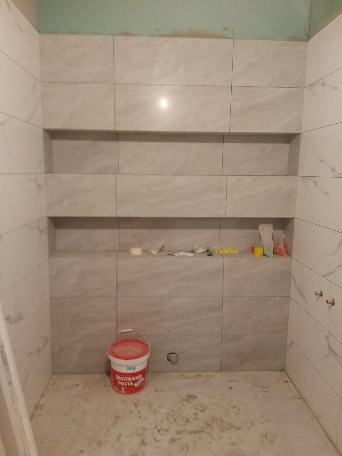 укладка плитки, укладка кафеля, укладка плитки на стену, укладка плитки в ванной, укладка плитки в ванной комнате