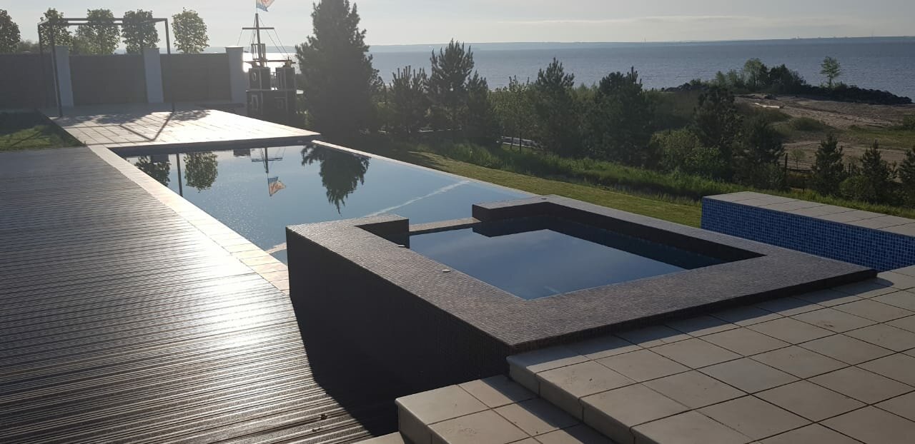 бассейн в частном доме, современный бассейн, бассейн infinity pool, бассейн, край бассейна