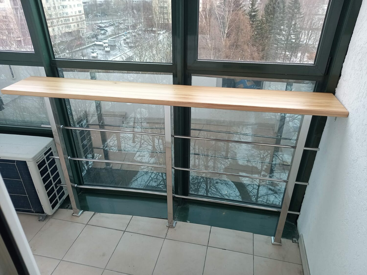 Установка перил на балкон