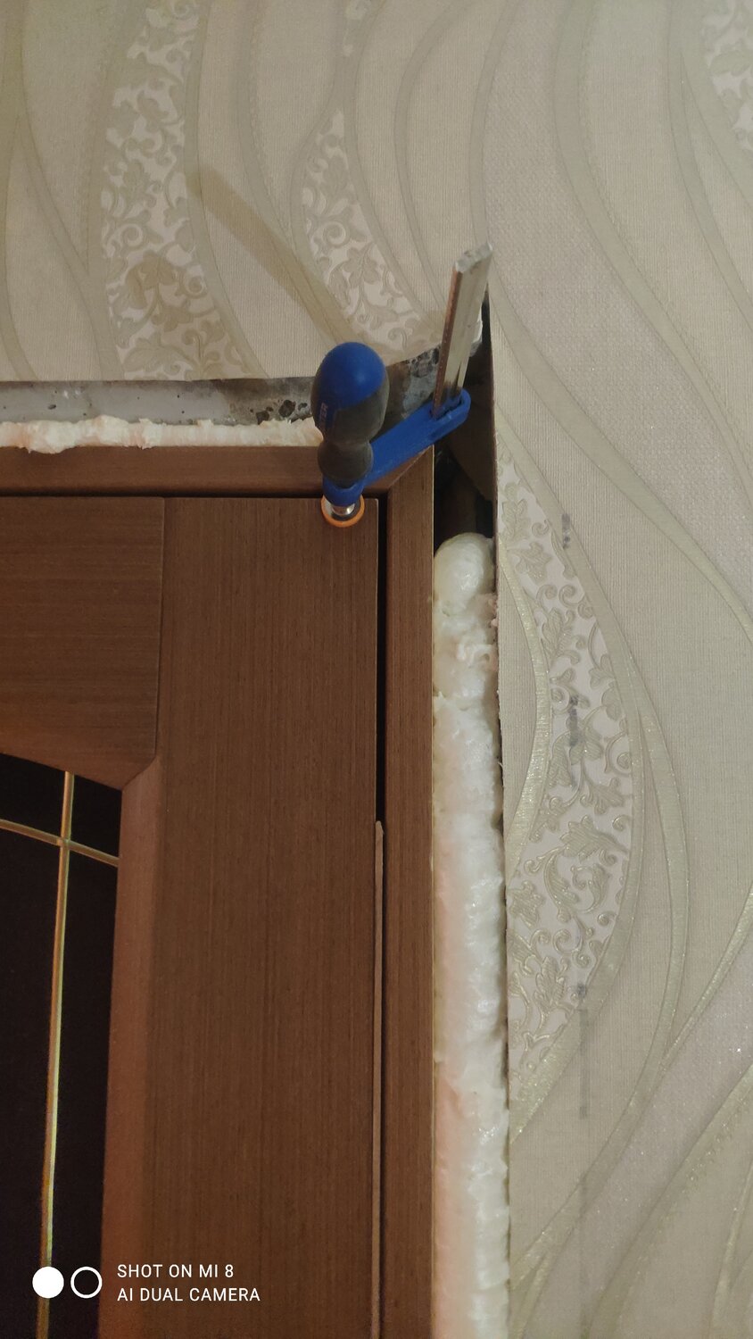 дверная коробка, крепеж для наличников межкомнатных дверей, установка дверей, дверь, дверной проем