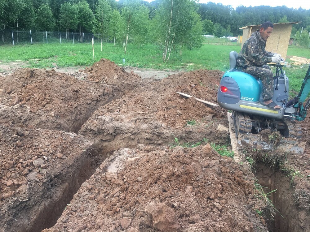 копка траншей под фундамент, копка траншей, копка траншеи под водопровод, копка котлована под фундамент, техника для копки траншеи под кабель