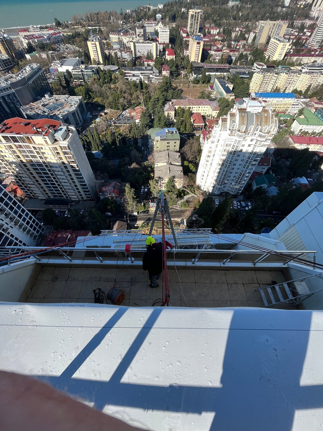 на крыше, жк алые паруса, belediye, строительство жк, улица