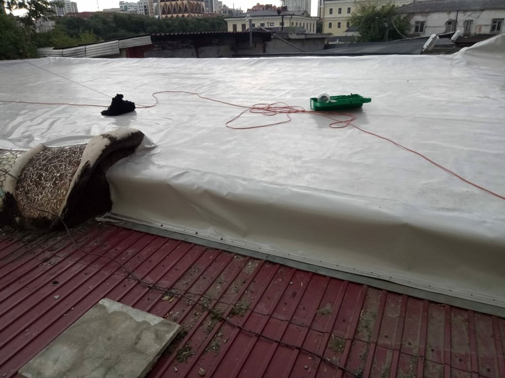 разуклонка плоской кровли стяжкой, гидроизоляция кровли, утепление плоской кровли, мембранная кровля, ремонт кровли