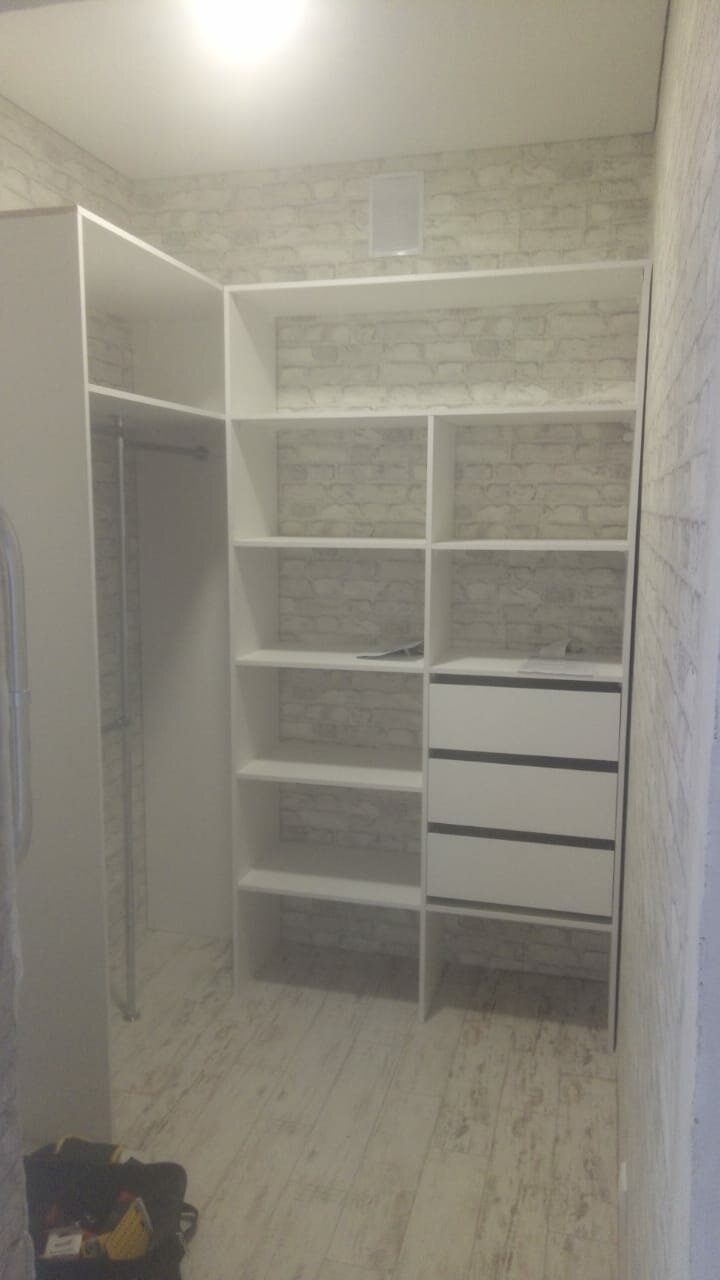 небольшая гардеробная, гардеробная комната, гардеробная, мини гардеробная, маленькая гардеробная