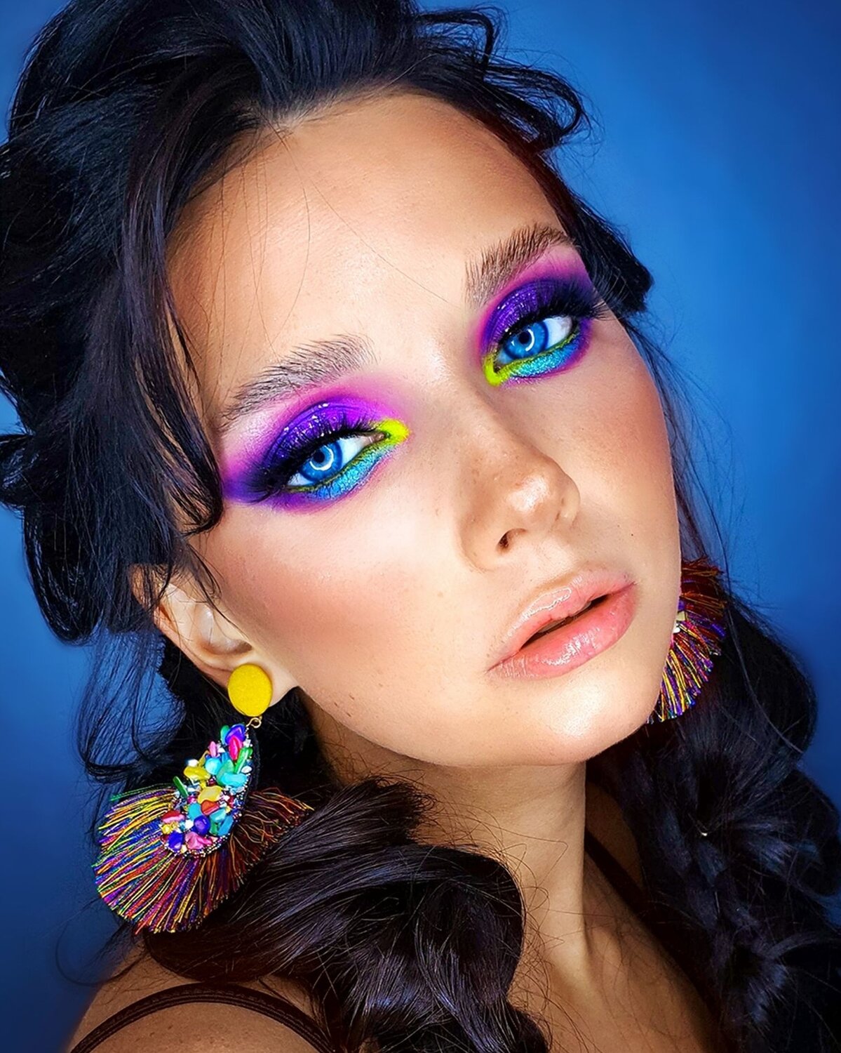яркий макияж глаз, яркий макияж, красивые макияжи, макияж разноцветный, цветной макияж