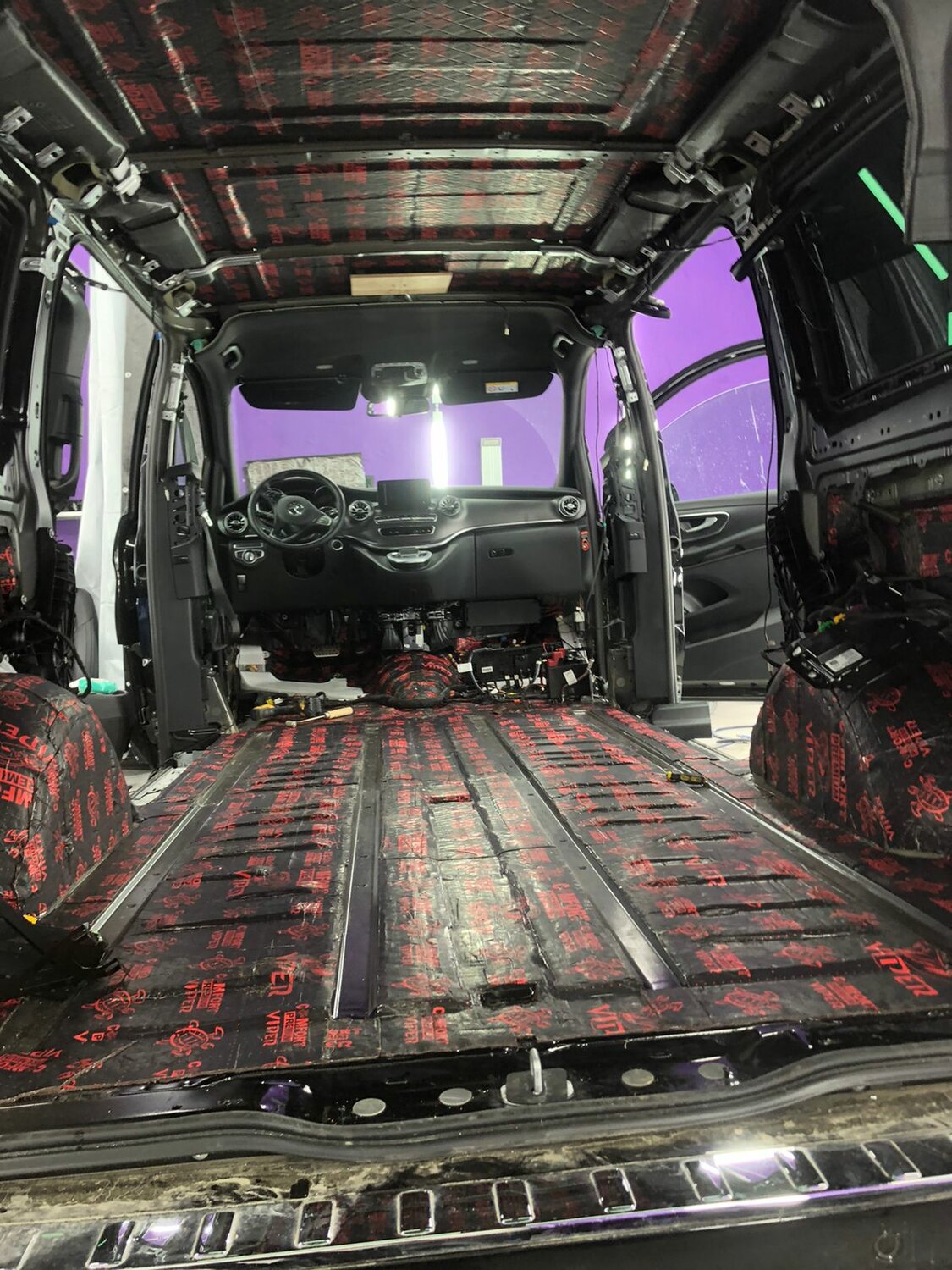 шумоизоляция пола автомобиля, шумоизоляция автомобиля, шумоизоляция авто, мерседес виано шумоизоляция, шумовиброизоляция автомобиля