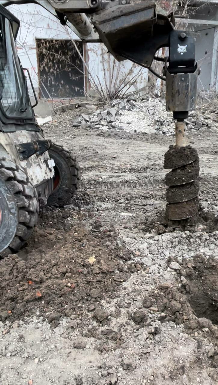 бур для асфальта, гидробур, техника, бурение котлованов под опоры вл, бурение лунок минипогрузчика