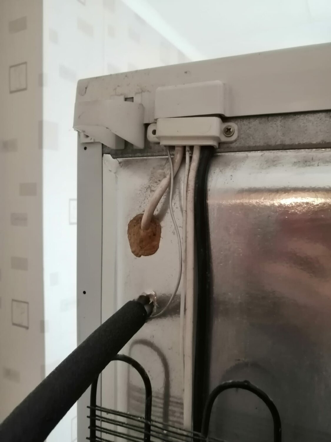 бытовая техника, посудомоечная машина electrolux eea917103l, газовая панель, сломанный холодильник, стиральная машина