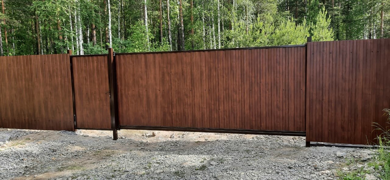 ворота из профнастила под дерево, ворота распашные металлопрофиль под дерево, профнастил под дерево, забор из профлиста под дерево, профнастил для забора под дерево