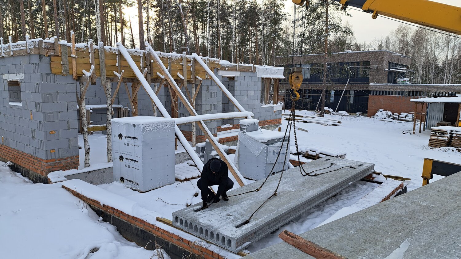 строительство домов из газобетона, мини кран для газобетона, газобетонные блоки, дом из газобетона, зимняя стройка из газобетона