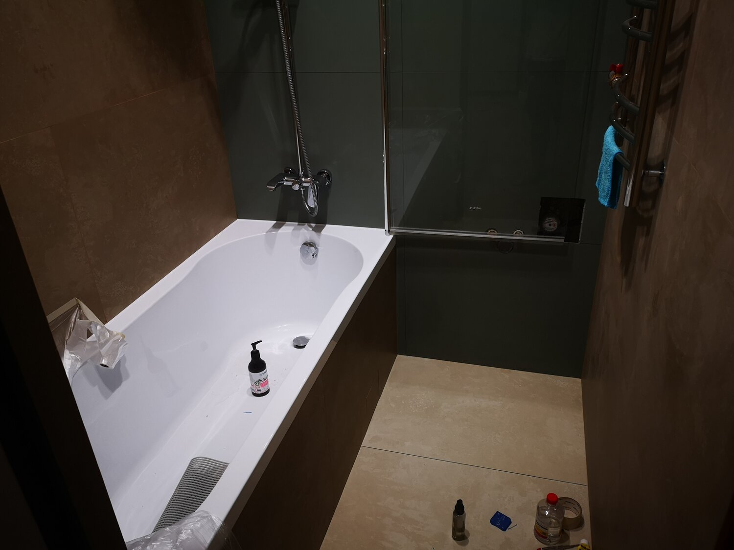 ванна, акриловая ванна, ванная комната, маленькая ванная, ванная наполняется с двух сторон