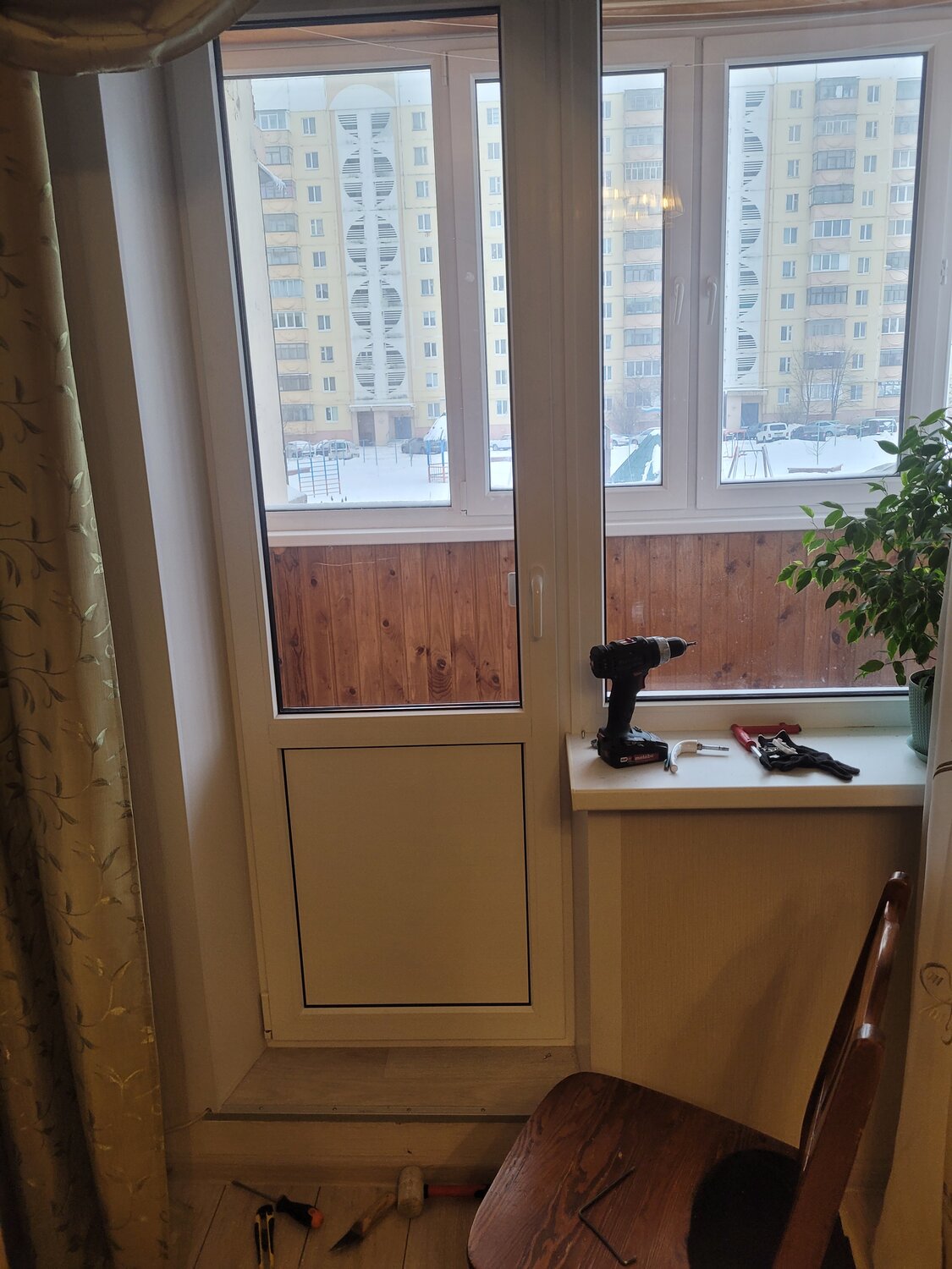 Установка доводчика двери