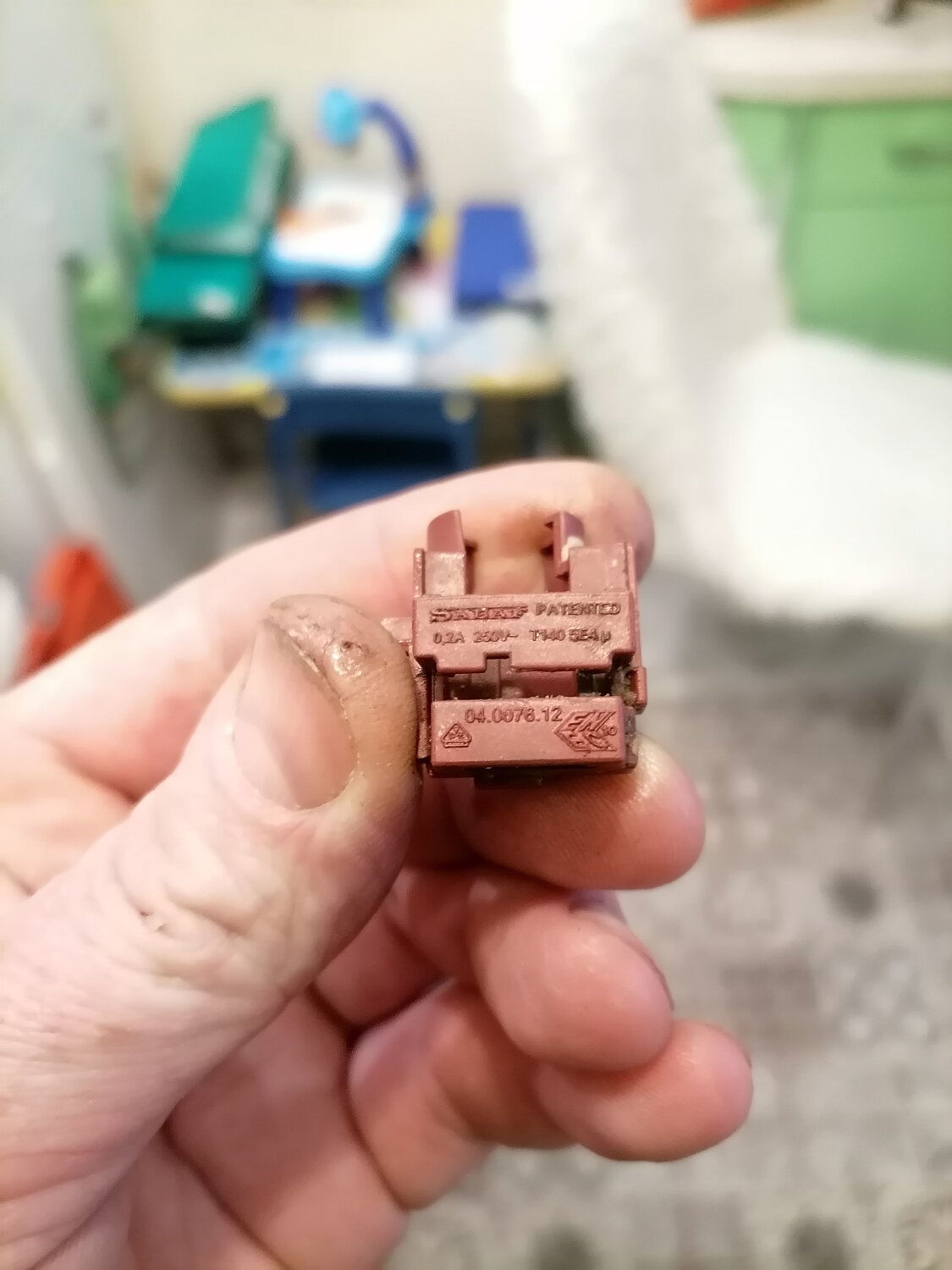 переключатели, кнопочный переключатель, переключатель кнопка, кнопка выключатель, выключатель переключатель