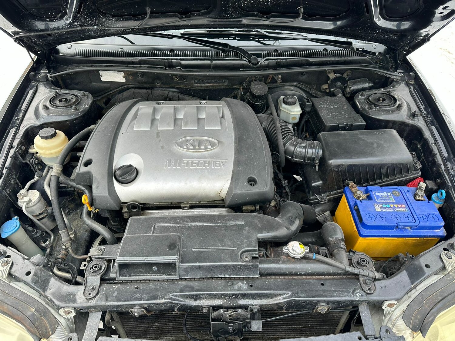 kia spectra, киа спектра 2006 под капотом, подкапотное пространство киа спектра, kia spectra 2007 двигатель 1.6, двигатель киа спектра