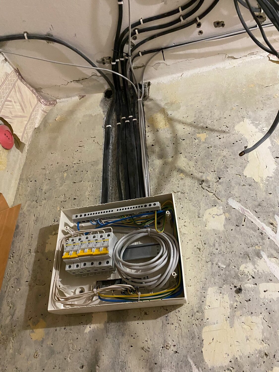 монтаж электропроводки, электромонтаж, электропроводка, прокладка электропроводки, электрика в частном доме